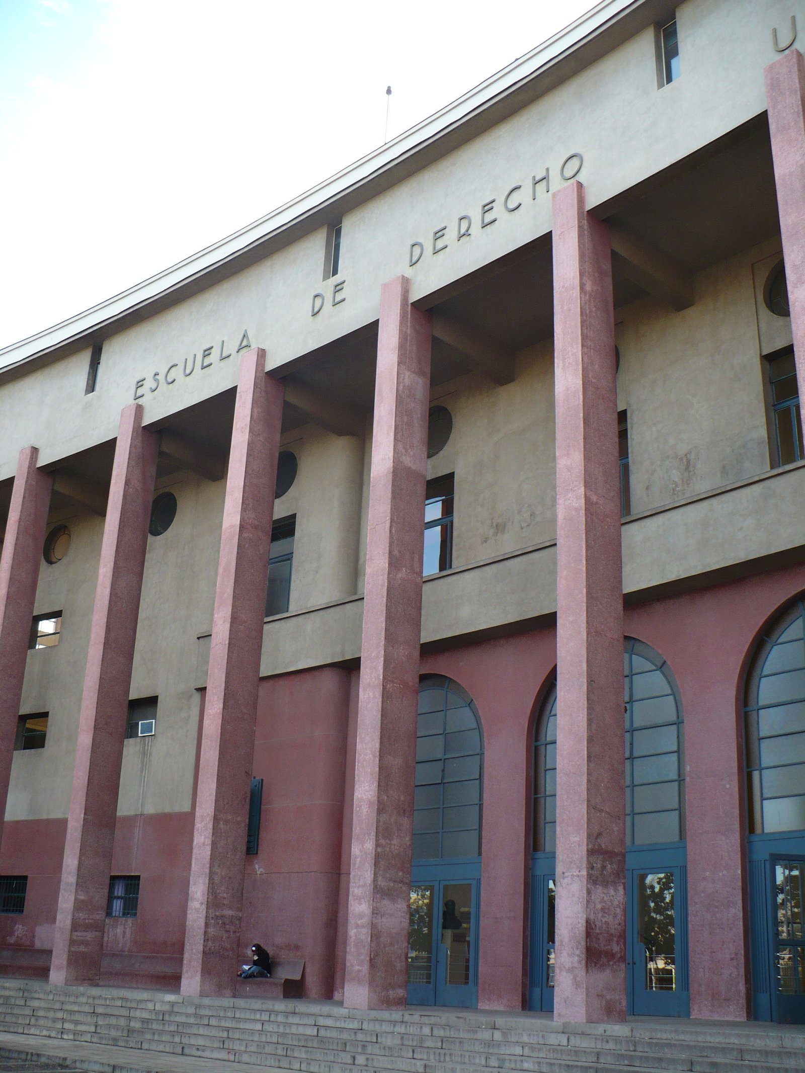 Arcos de la Facultad de Derecho de la Universidad de Chile