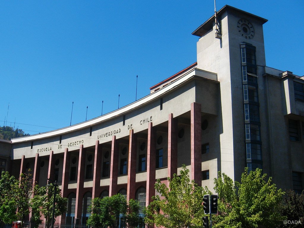 Fachada de la Facultad de Derecho de la Universidad de Chile